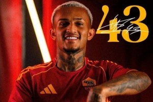 韦斯利：希望在罗马夺欧联杯&amp;晋级欧冠，我能适应四后卫和三后卫